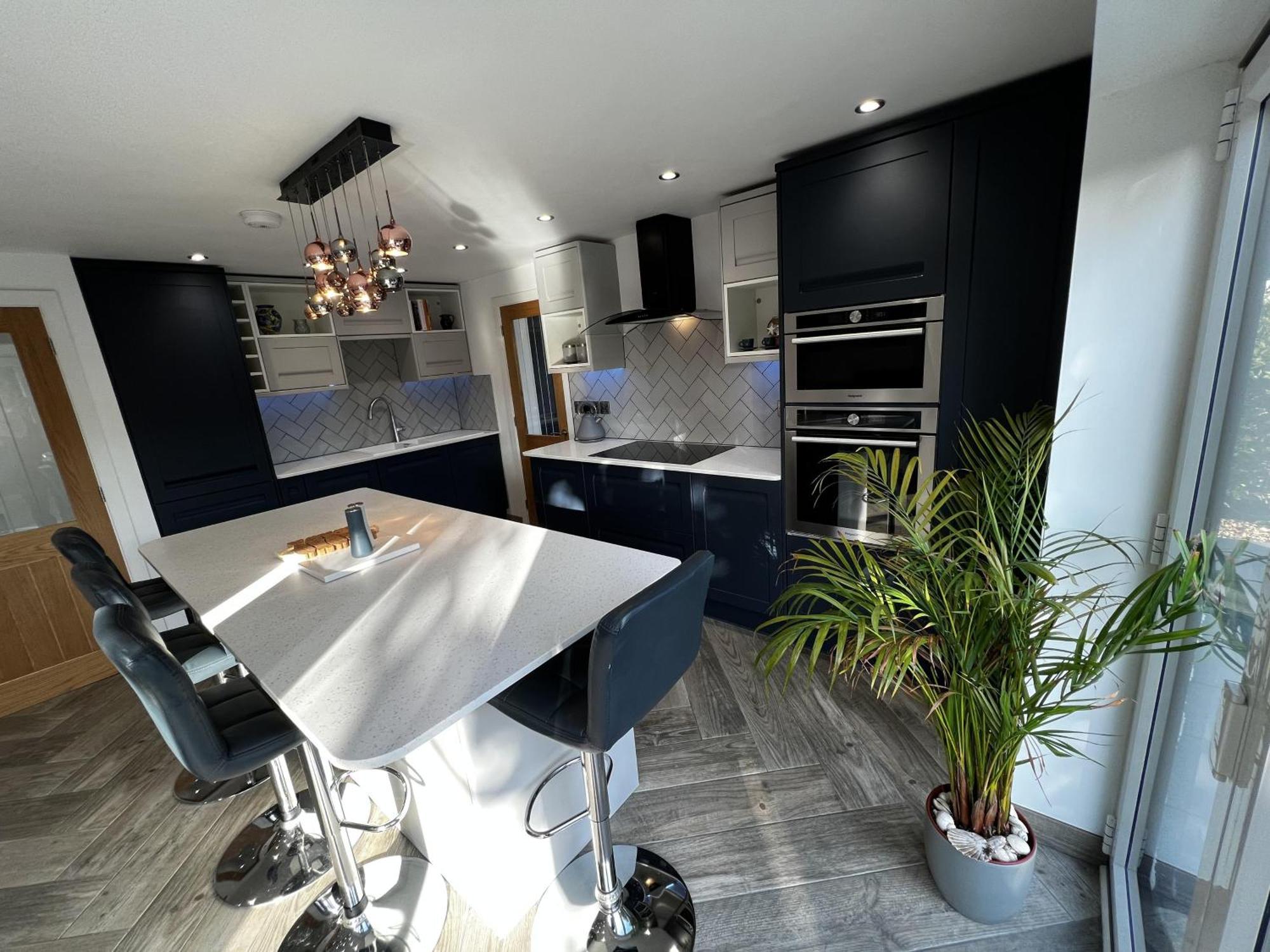 Stylish Modern Home With Parking Enclosed Garden Голігед Екстер'єр фото